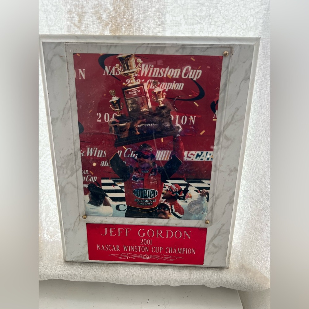Jeff Gordon 2001 NASCAR Winston Cup Champion Plaque - Red